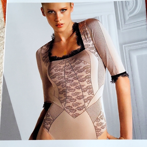 Wolford Mystic String Body: pumice/black.Stock # 77036-8211